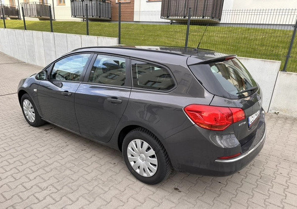 Opel Astra cena 25900 przebieg: 177500, rok produkcji 2015 z Szczecin małe 79